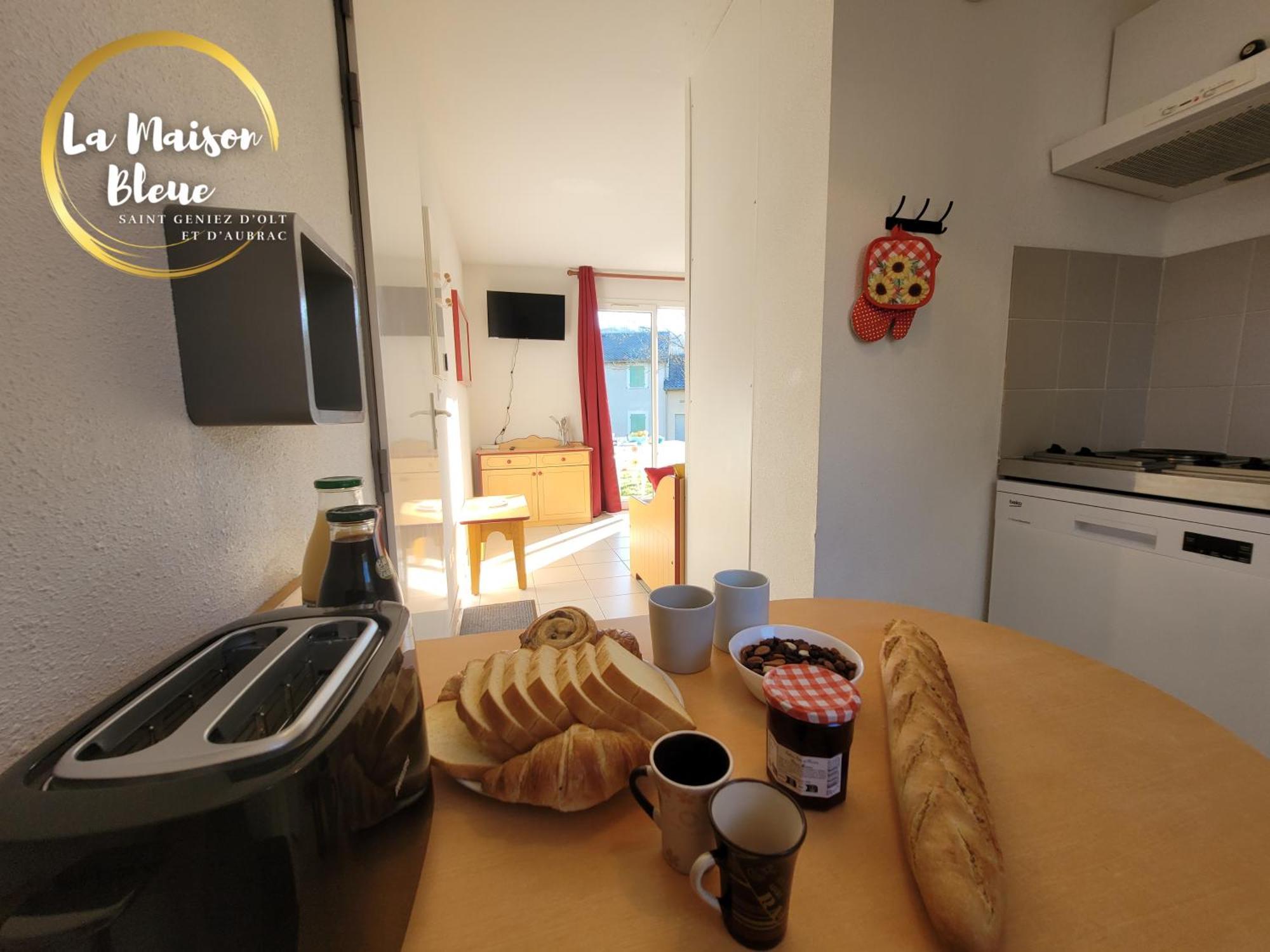 La Maison Bleue, Village Vacances, Piscine, Parking Saint-Geniez-dʼOlt Dış mekan fotoğraf
