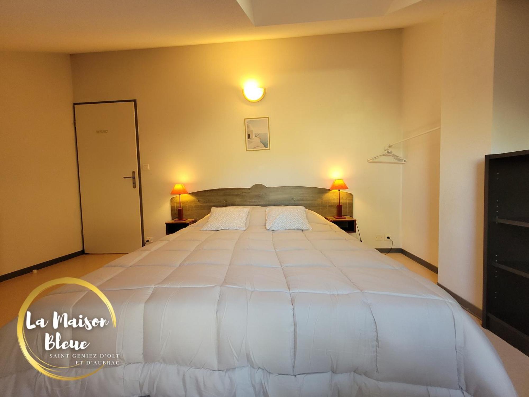 La Maison Bleue, Village Vacances, Piscine, Parking Saint-Geniez-dʼOlt Dış mekan fotoğraf
