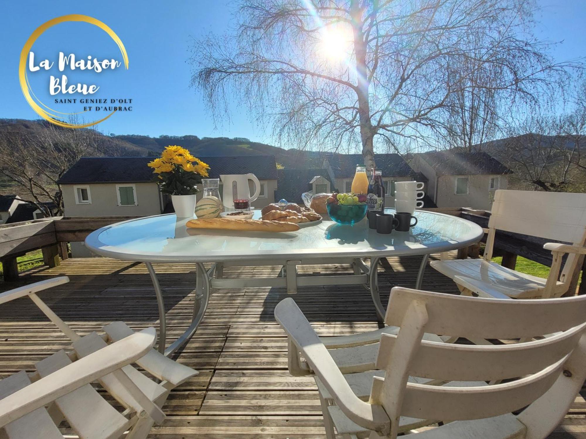 La Maison Bleue, Village Vacances, Piscine, Parking Saint-Geniez-dʼOlt Dış mekan fotoğraf