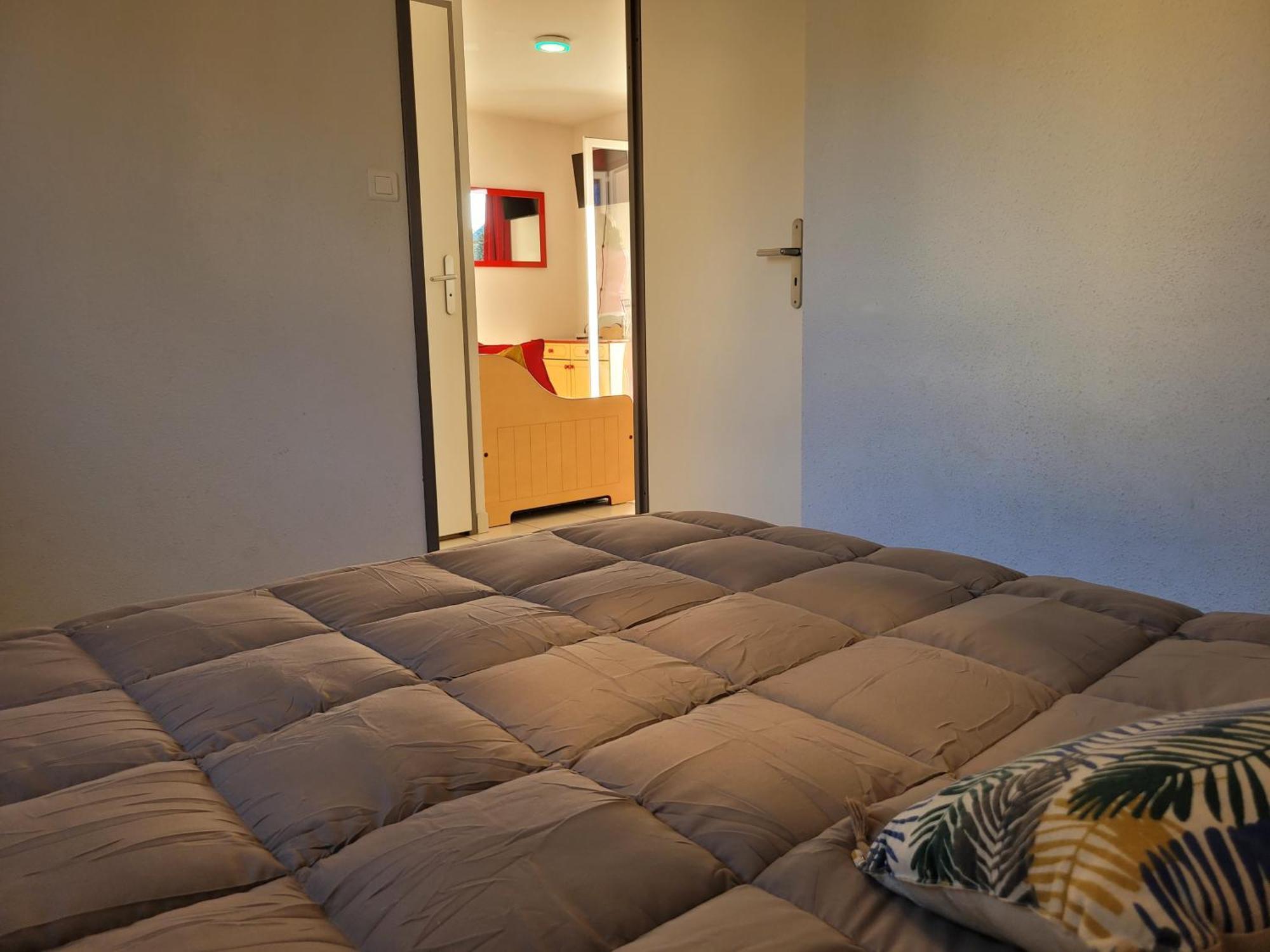 La Maison Bleue, Village Vacances, Piscine, Parking Saint-Geniez-dʼOlt Dış mekan fotoğraf